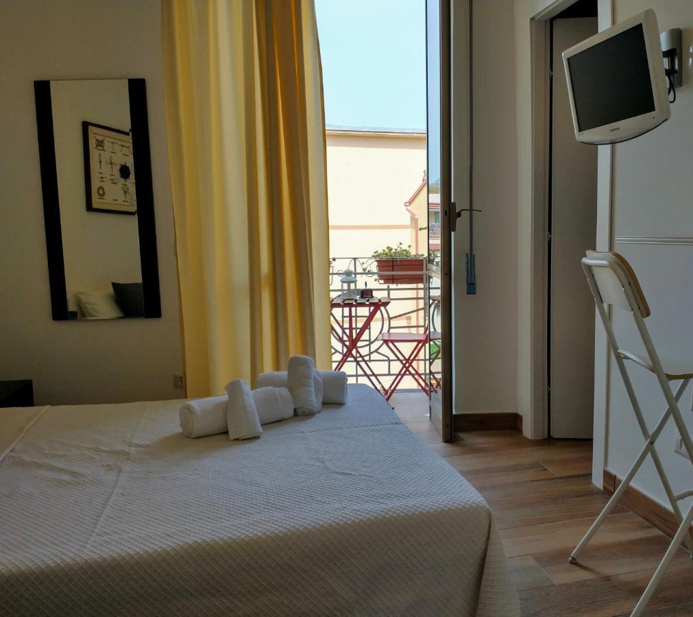 Mi Casa Tu Casa Hotel Formia Kültér fotó